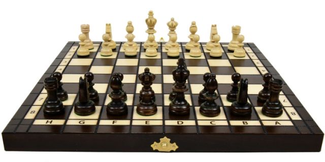 ポーランド製 木製 チェスセット：Olympia(オリンピア)ブラウン35cm×35cm chess 駒 盤 数量限定販売 手作り｜ホビーマート
